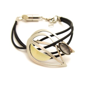 Black Leather Magnetic Teardrop Bracelet with Grey Catsite